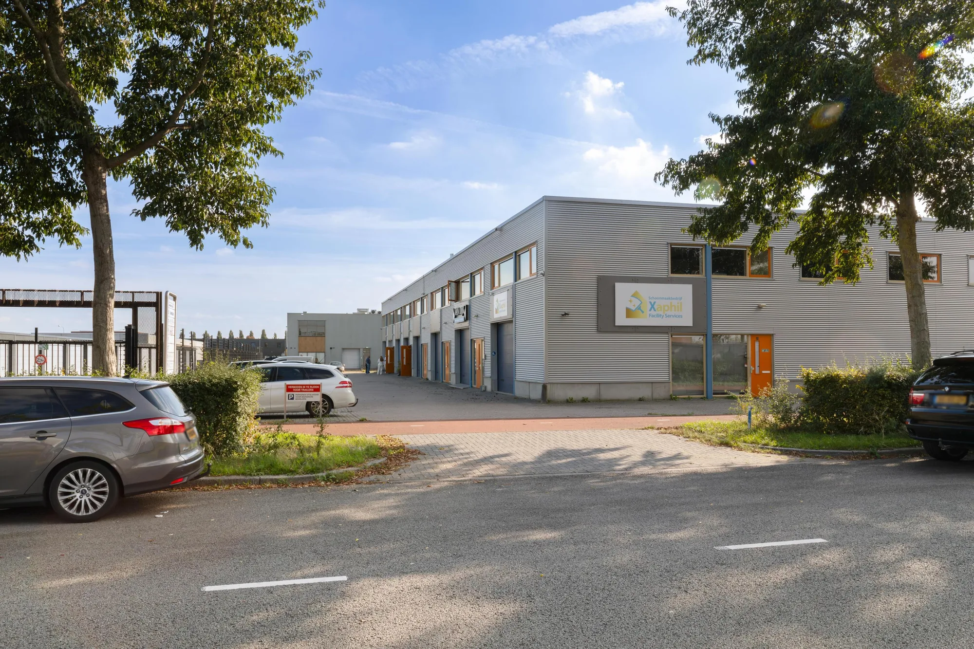Tussenwoning te koop: Verlengde Bremenweg 23, Groningen