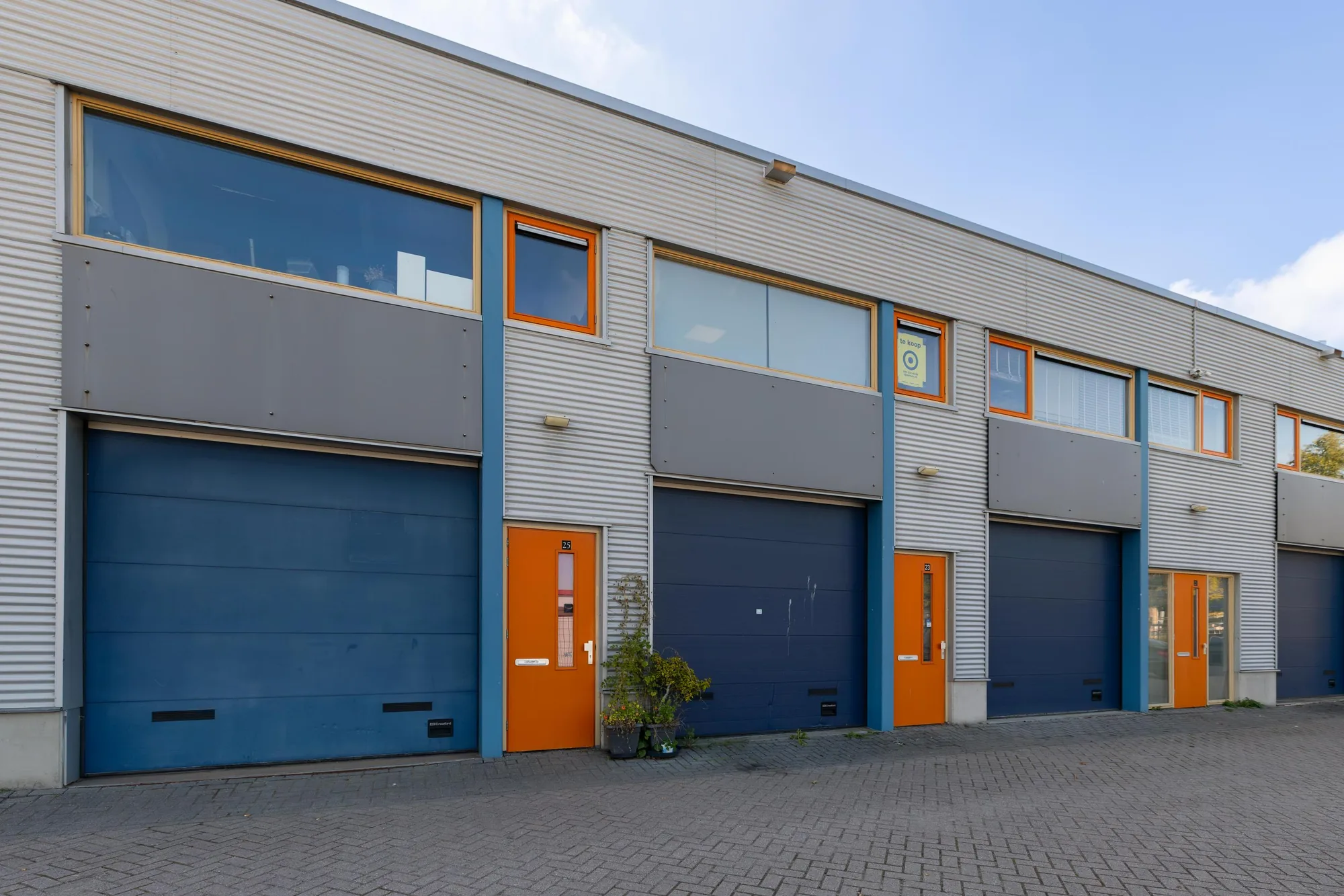 Tussenwoning te koop: Verlengde Bremenweg 23, Groningen